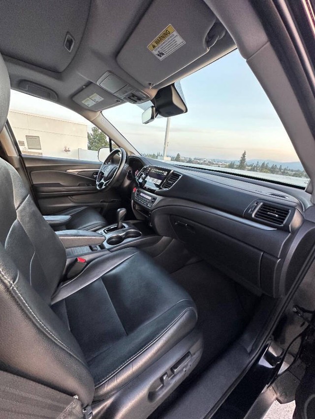 Honda Pilot Vehicle Full-screen Gallery Image 14