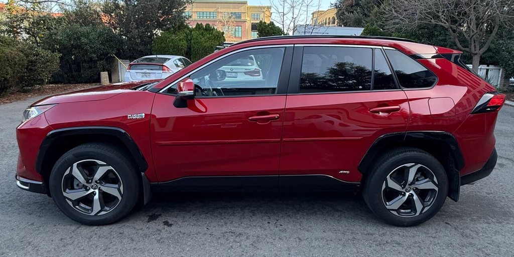 Toyota RAV4 Prime Vehicle Full-screen Gallery Image 02