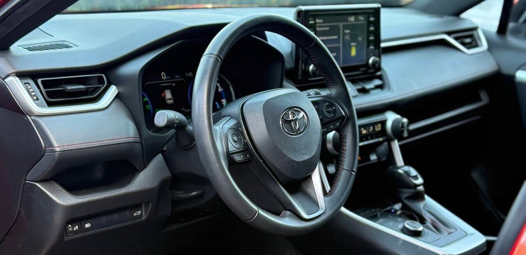 Toyota RAV4 Prime Vehicle Full-screen Gallery Image 09