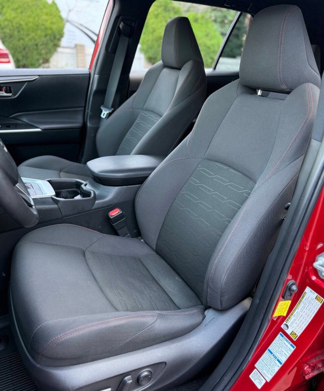 Toyota RAV4 Prime Vehicle Full-screen Gallery Image 11