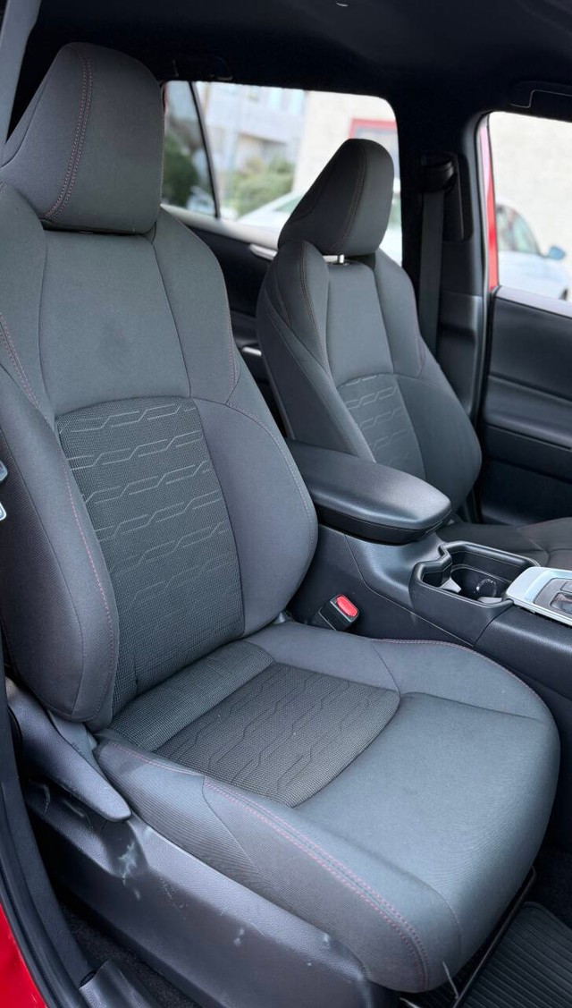 Toyota RAV4 Prime Vehicle Full-screen Gallery Image 12