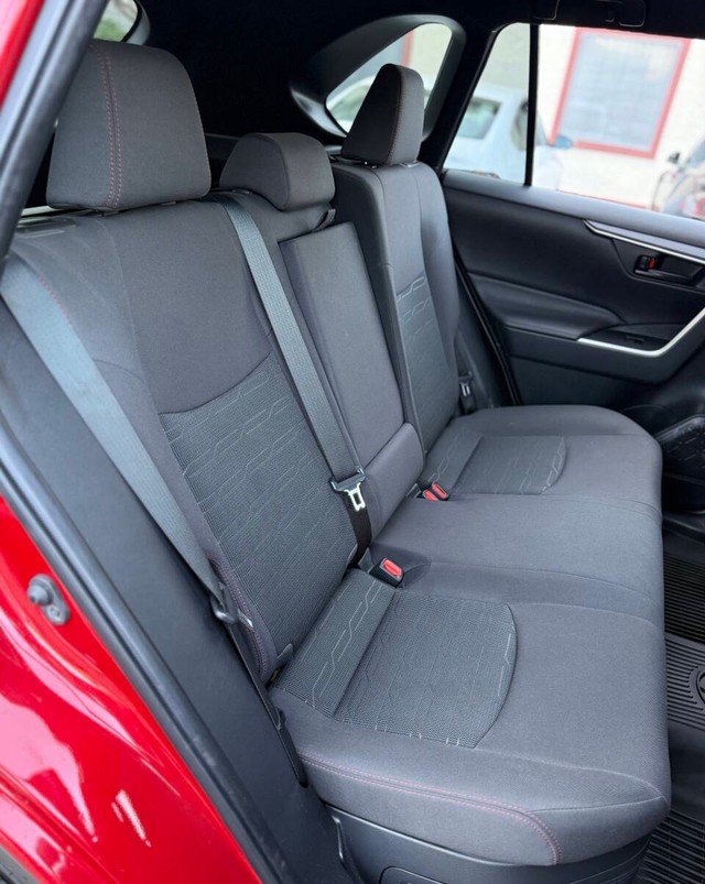 Toyota RAV4 Prime Vehicle Full-screen Gallery Image 15