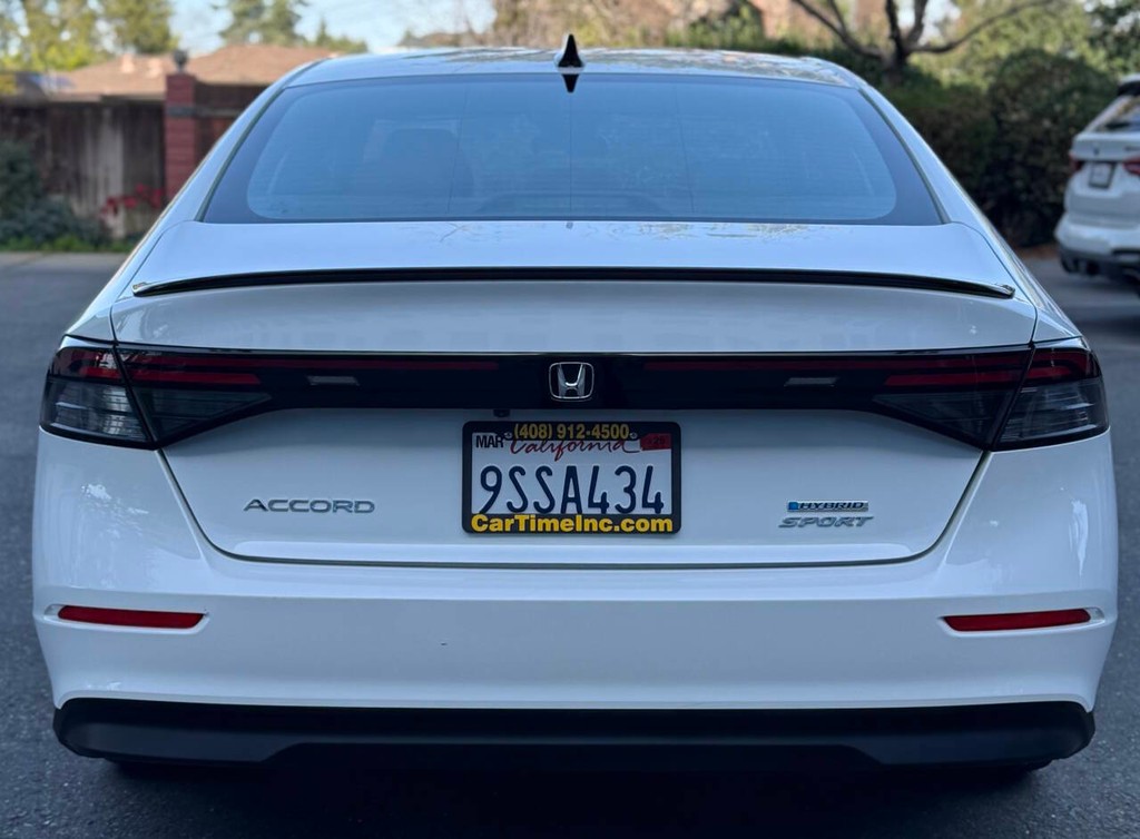 Honda Accord Hybrid Vehicle Full-screen Gallery Image 05