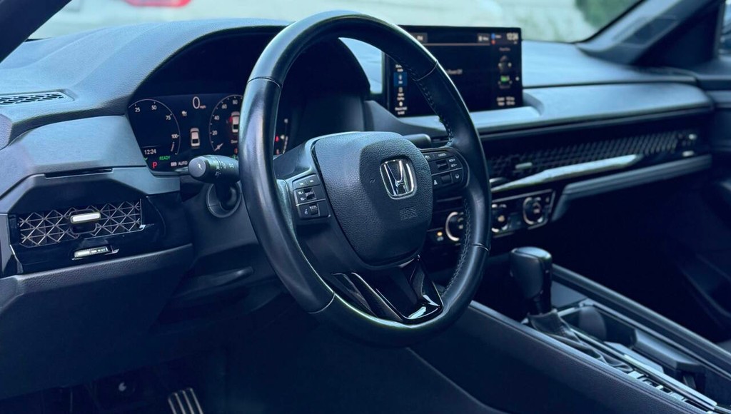 Honda Accord Hybrid Vehicle Full-screen Gallery Image 09