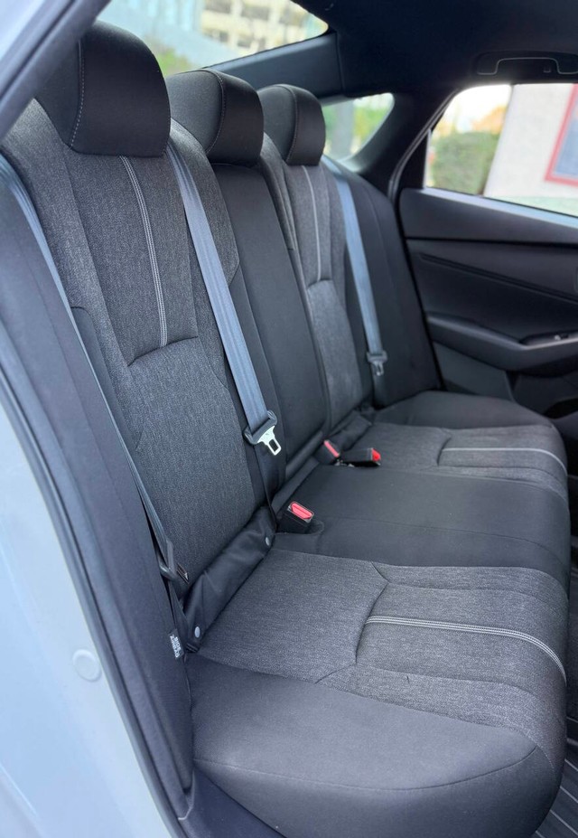 Honda Accord Hybrid Vehicle Full-screen Gallery Image 13