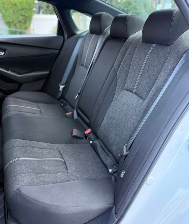 Honda Accord Hybrid Vehicle Full-screen Gallery Image 16