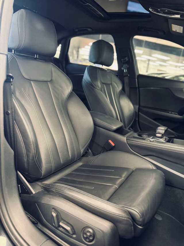 Audi A4 Sedan Vehicle Full-screen Gallery Image 11