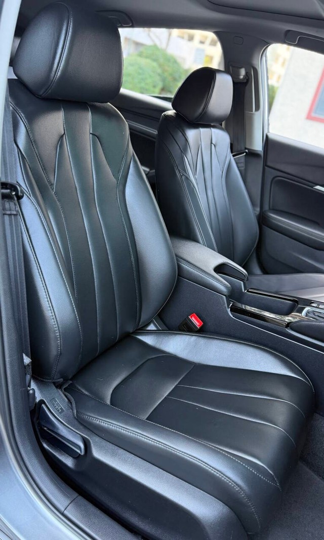 Acura Integra Vehicle Full-screen Gallery Image 13