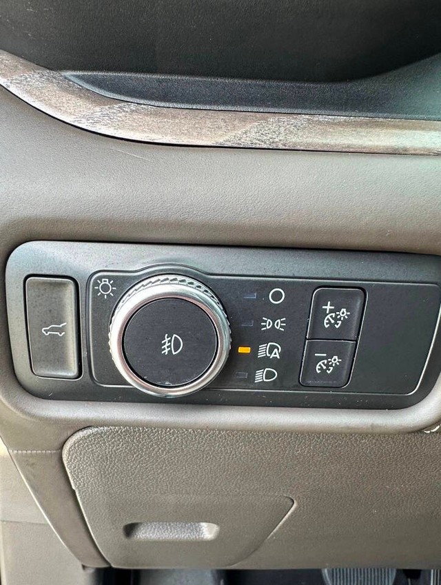 Ford Explorer Vehicle Full-screen Gallery Image 13