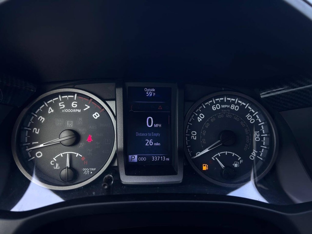 Toyota Tacoma Vehicle Full-screen Gallery Image 12