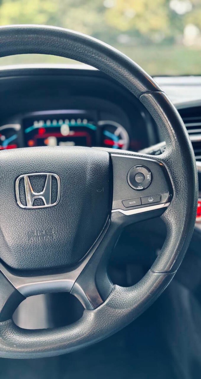 Honda Pilot Vehicle Full-screen Gallery Image 12