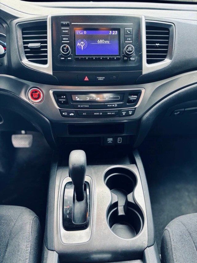 Honda Pilot Vehicle Full-screen Gallery Image 14