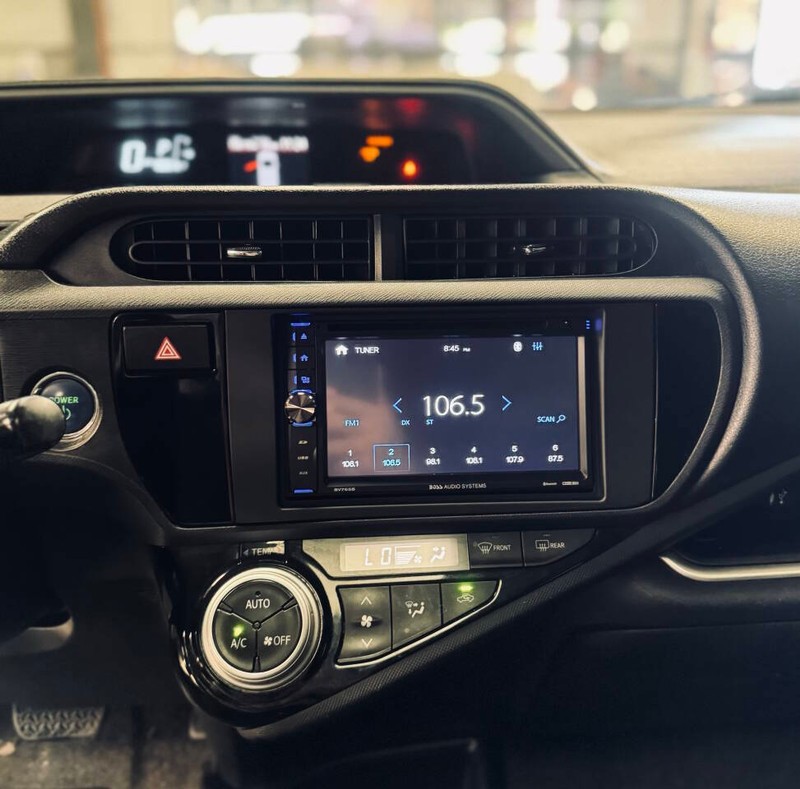 Toyota Prius c Vehicle Full-screen Gallery Image 11