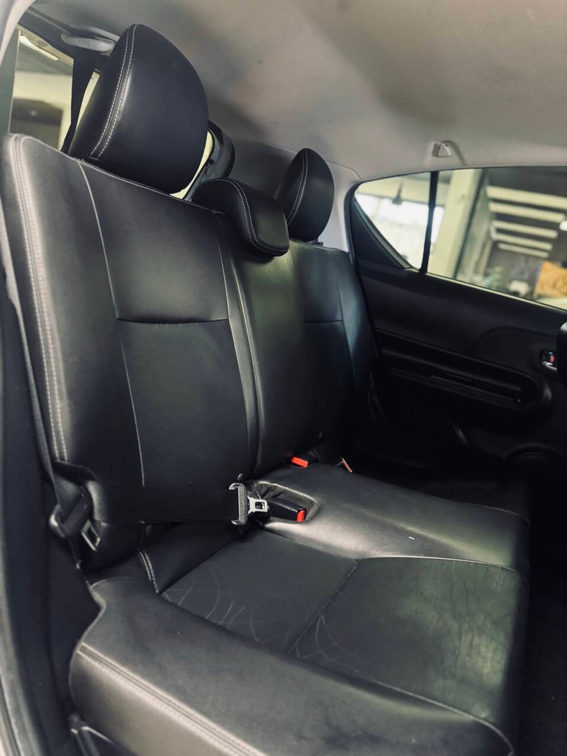 Toyota Prius c Vehicle Full-screen Gallery Image 14