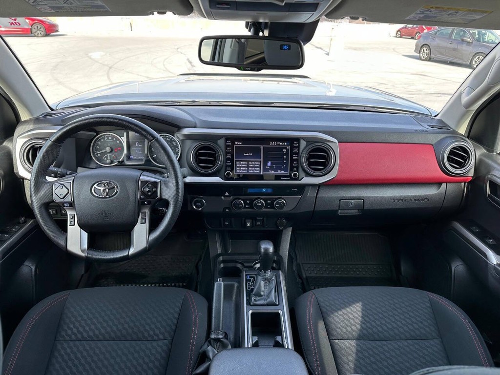 Toyota Tacoma 2WD Vehicle Full-screen Gallery Image 09