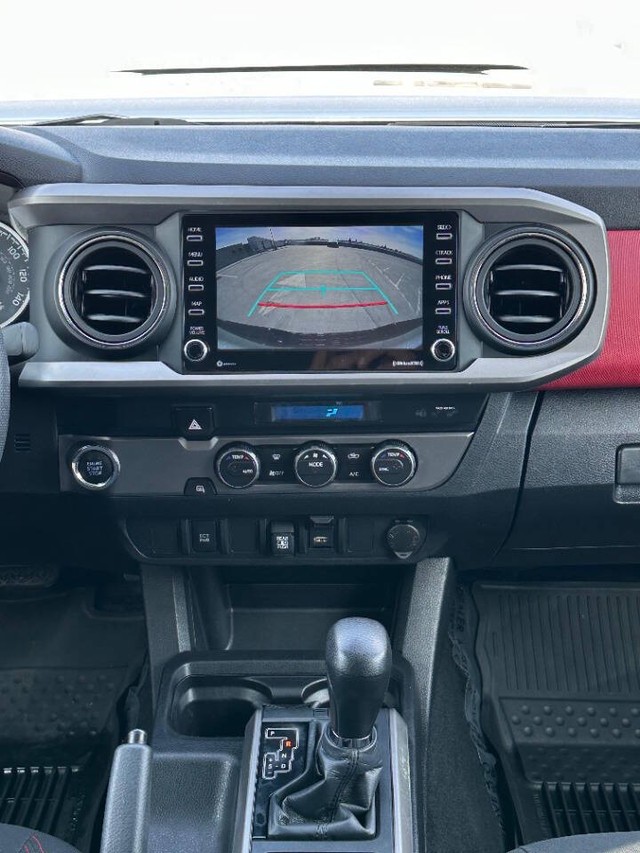 Toyota Tacoma 2WD Vehicle Full-screen Gallery Image 09