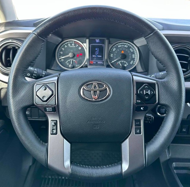 Toyota Tacoma 2WD Vehicle Full-screen Gallery Image 10