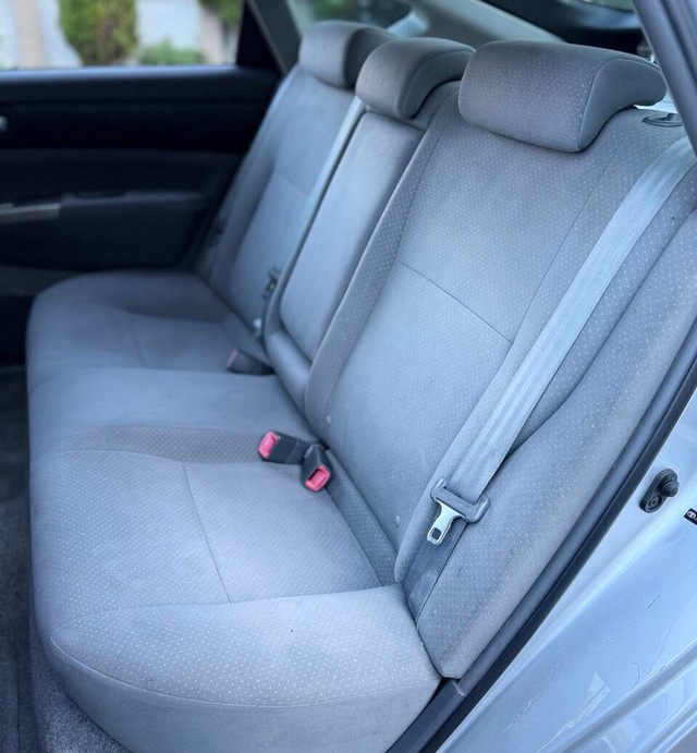 Toyota Prius Vehicle Full-screen Gallery Image 11