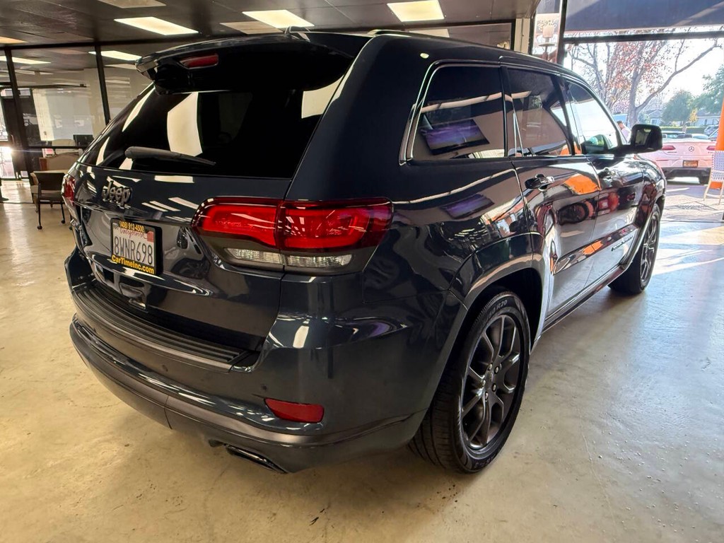 Jeep Grand Cherokee Vehicle Full-screen Gallery Image 03