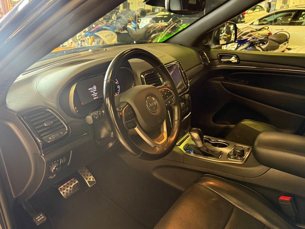 Jeep Grand Cherokee Vehicle Full-screen Gallery Image 09