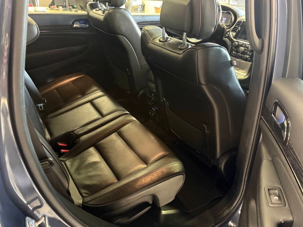 Jeep Grand Cherokee Vehicle Full-screen Gallery Image 11