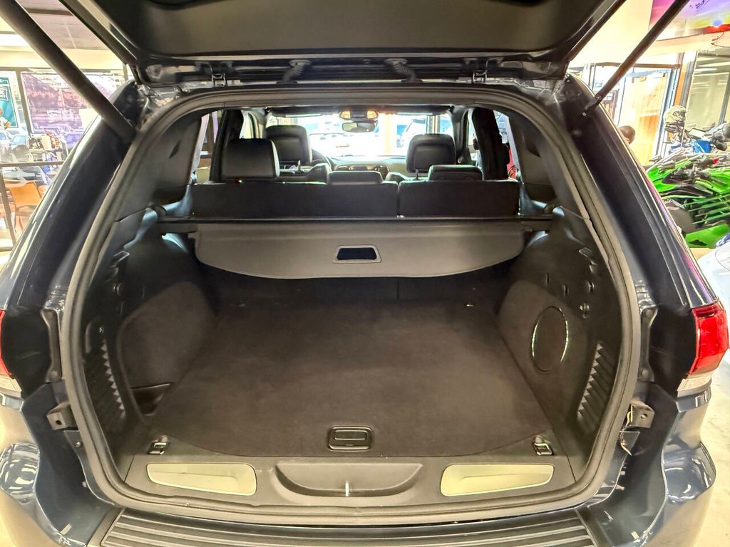 Jeep Grand Cherokee Vehicle Full-screen Gallery Image 13