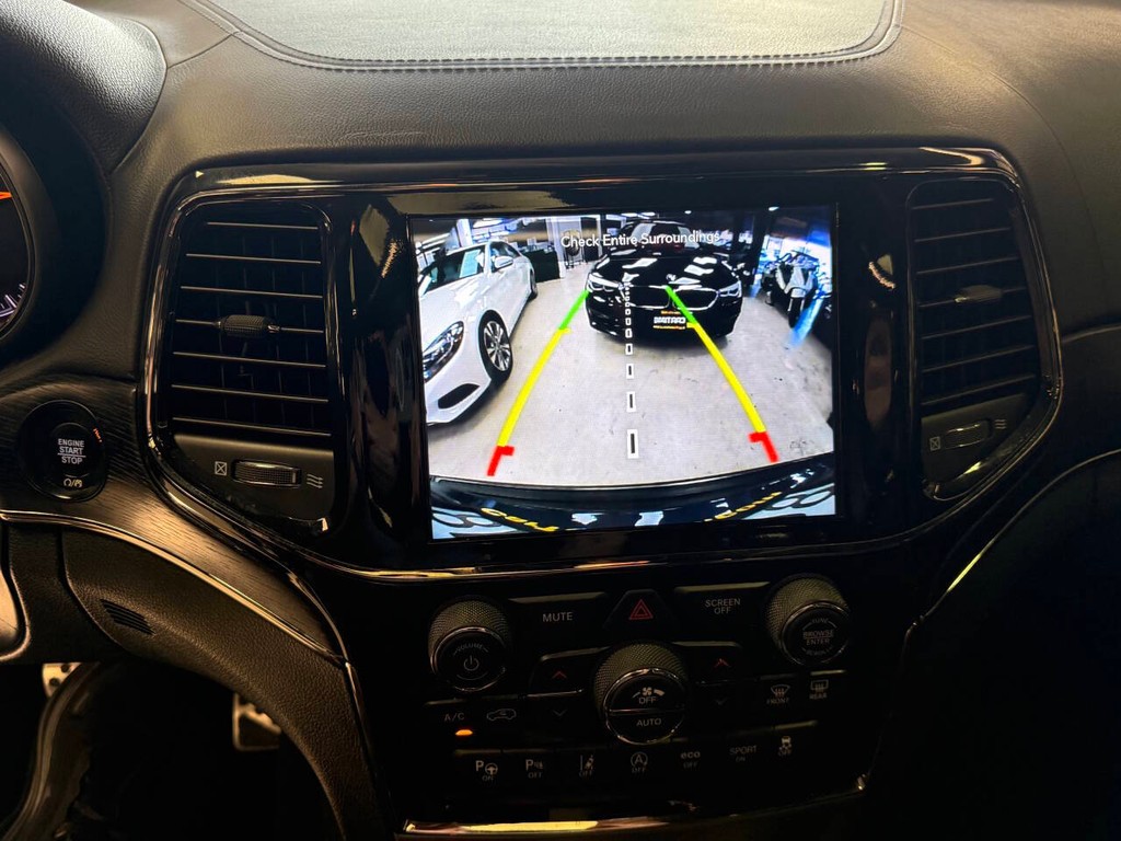 Jeep Grand Cherokee Vehicle Full-screen Gallery Image 19