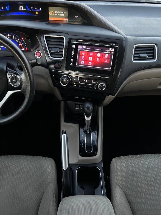 Honda Civic Sedan Vehicle Full-screen Gallery Image 09