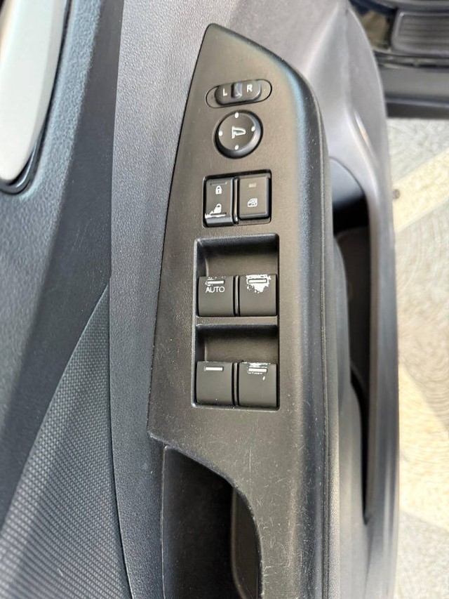 Honda CR-V Vehicle Full-screen Gallery Image 14