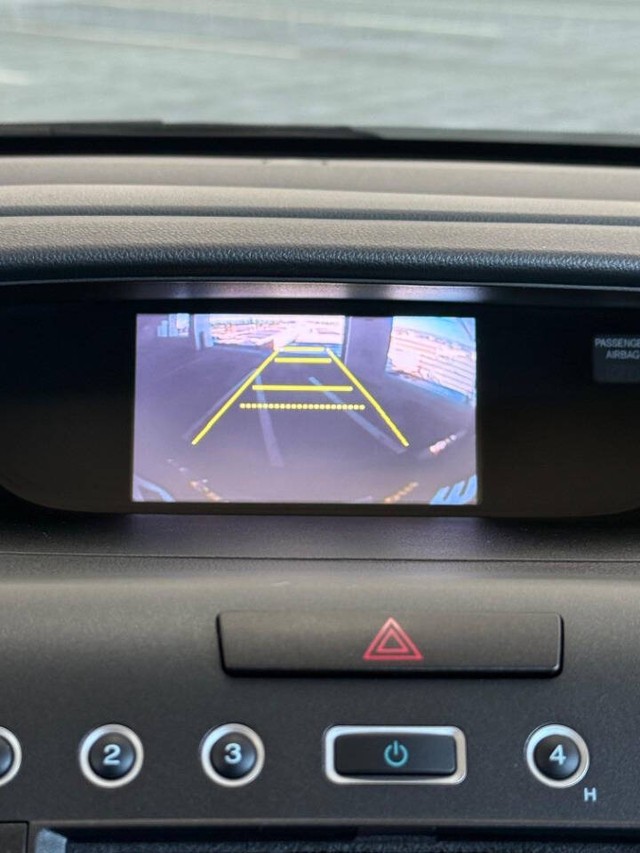 Honda CR-V Vehicle Full-screen Gallery Image 17