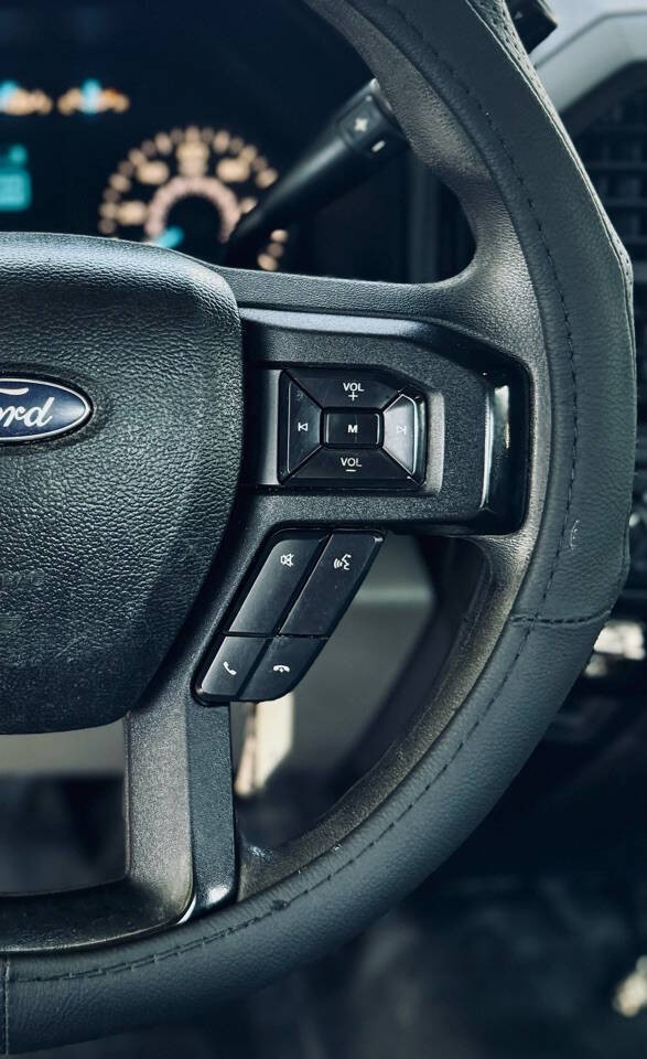 Ford F-150 Vehicle Full-screen Gallery Image 12