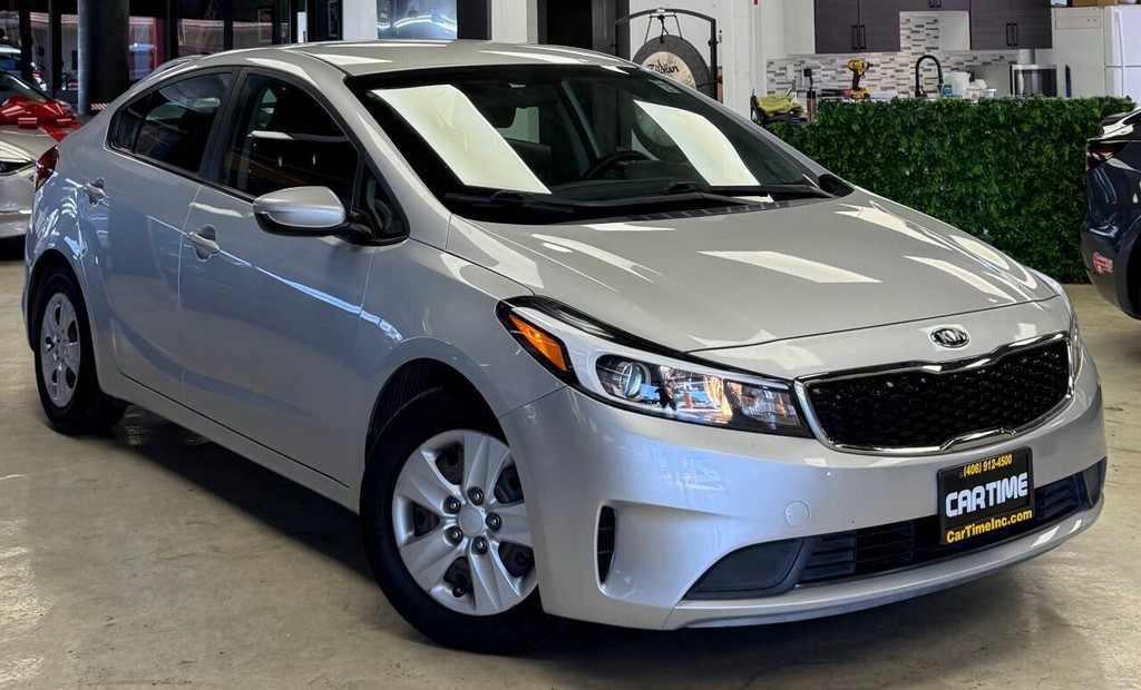 Kia Forte Vehicle Full-screen Gallery Image 02