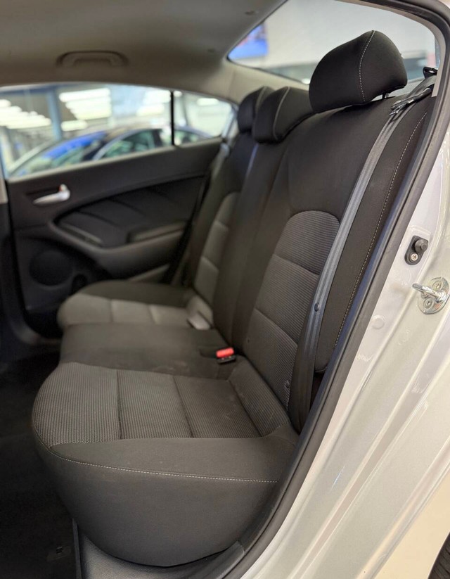 Kia Forte Vehicle Full-screen Gallery Image 18