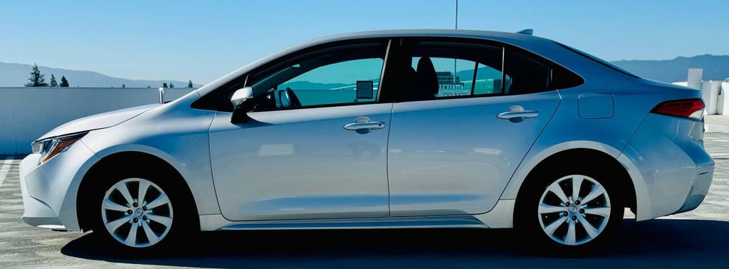 Toyota Corolla Vehicle Full-screen Gallery Image 05