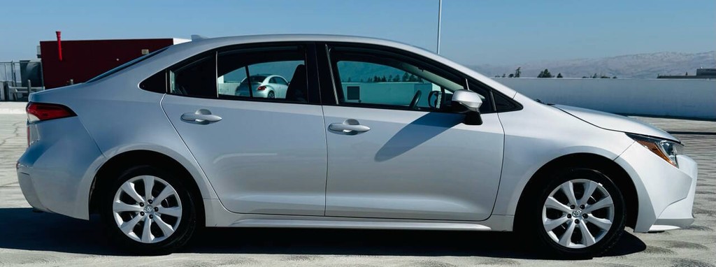 Toyota Corolla Vehicle Full-screen Gallery Image 06