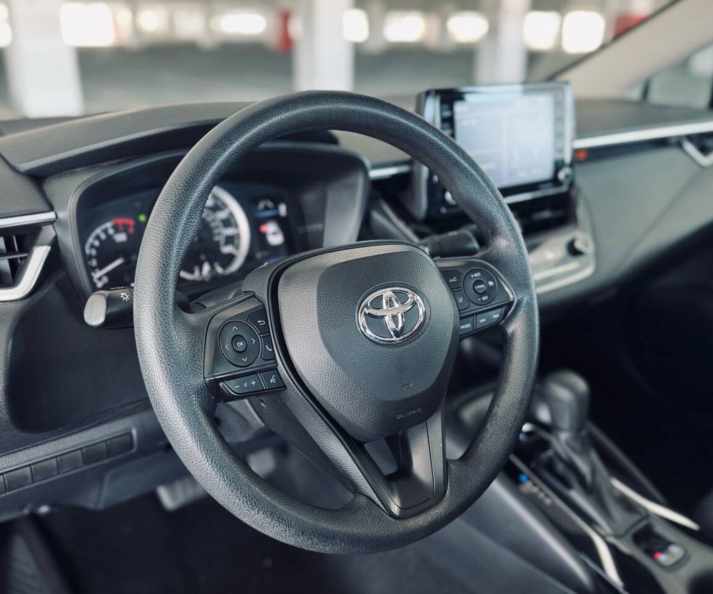 Toyota Corolla Vehicle Full-screen Gallery Image 14