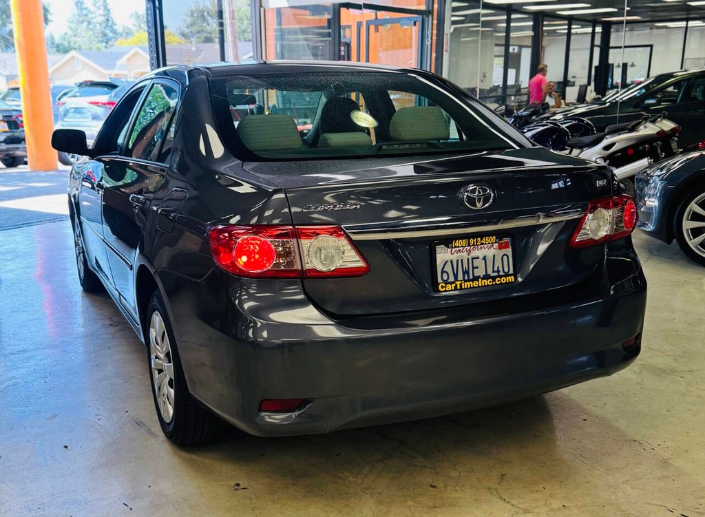 Toyota Corolla Vehicle Full-screen Gallery Image 04