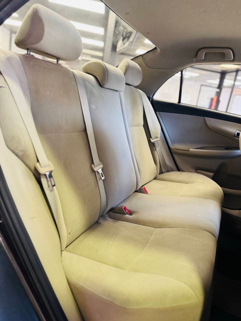 Toyota Corolla Vehicle Full-screen Gallery Image 13
