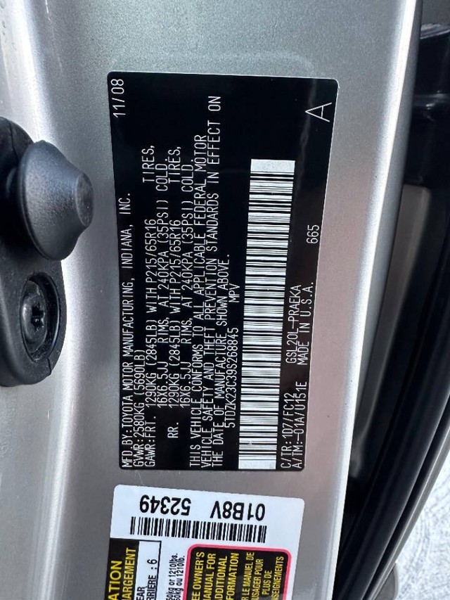 Toyota Sienna Vehicle Full-screen Gallery Image 07