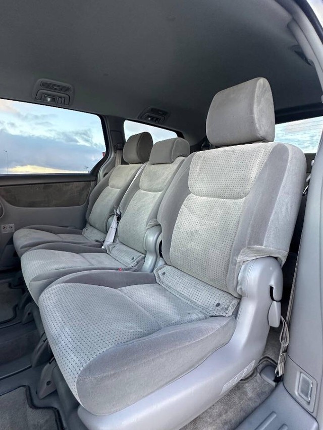 Toyota Sienna Vehicle Full-screen Gallery Image 13