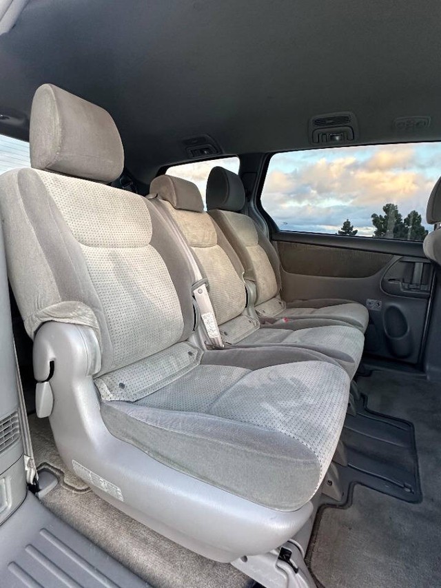 Toyota Sienna Vehicle Full-screen Gallery Image 15