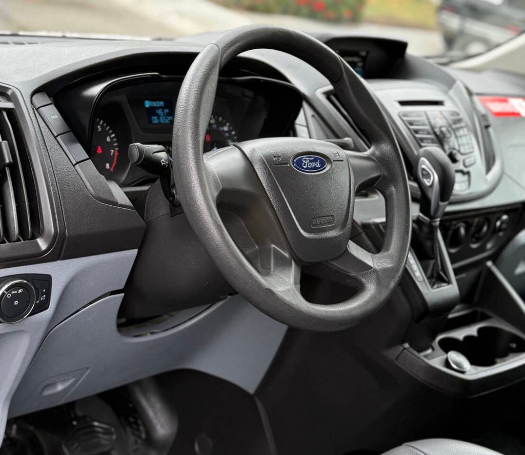 Ford Transit Van Vehicle Full-screen Gallery Image 09