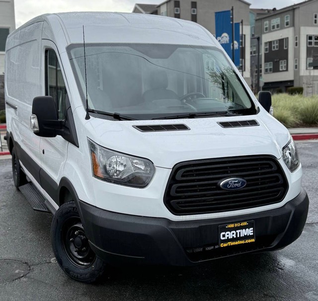 Ford Transit Van Vehicle Full-screen Gallery Image 02