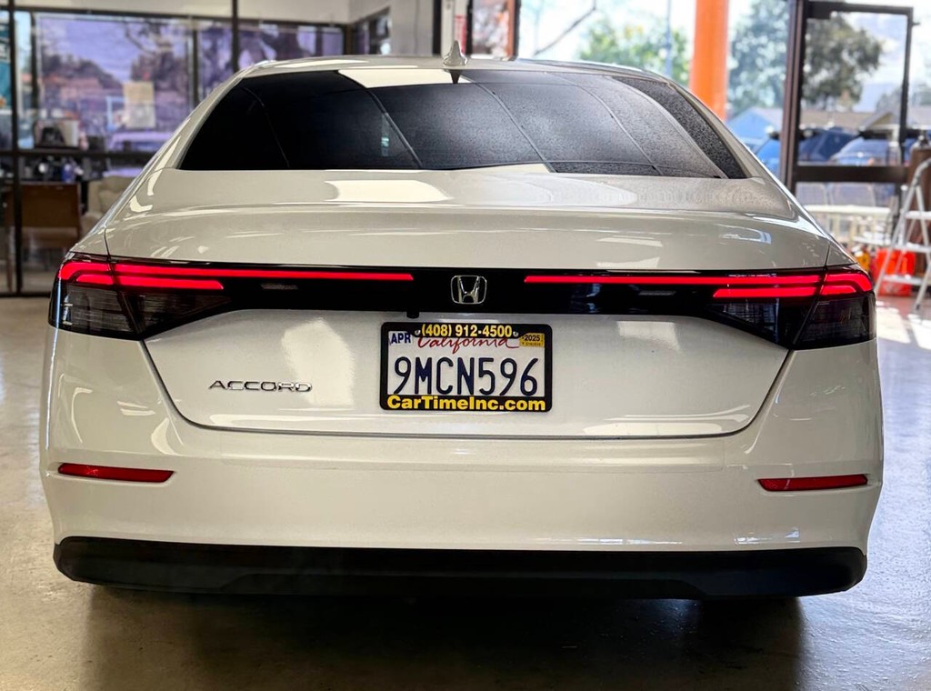 Honda Accord Sedan Vehicle Full-screen Gallery Image 04