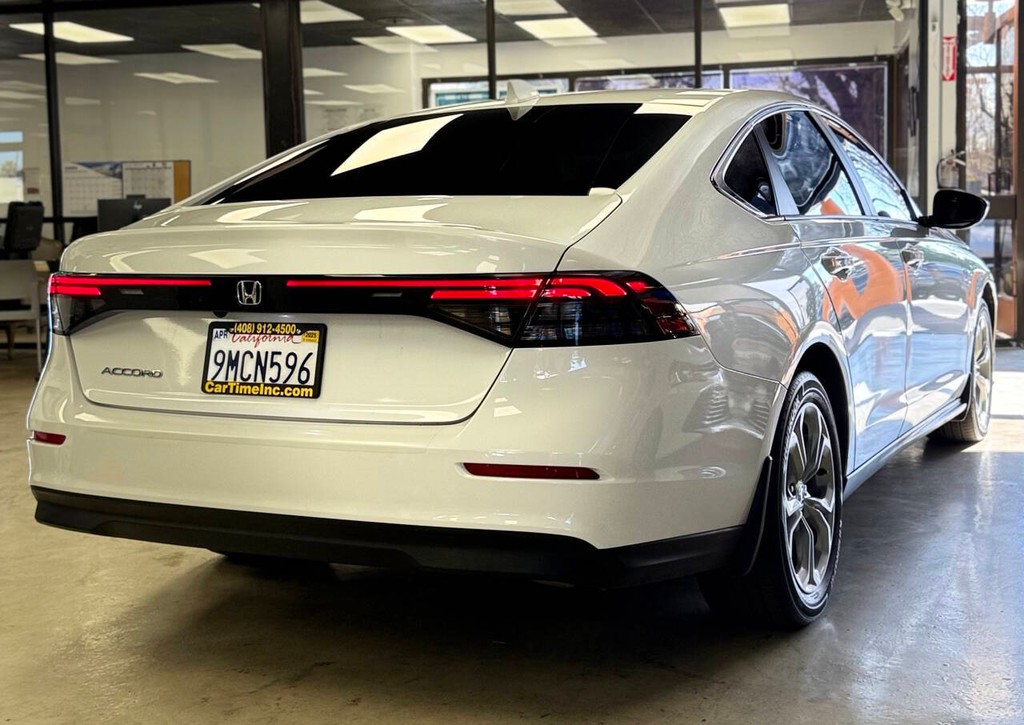 Honda Accord Sedan Vehicle Full-screen Gallery Image 05