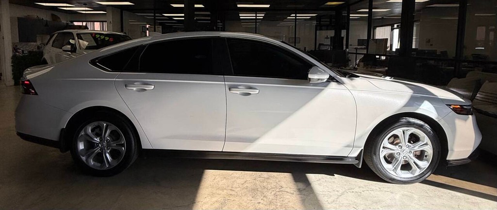 Honda Accord Sedan Vehicle Full-screen Gallery Image 08