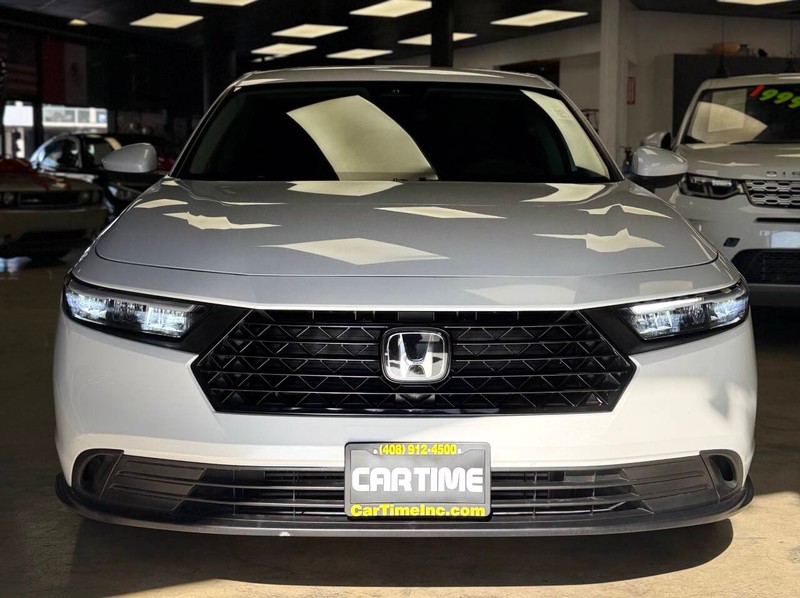 Honda Accord Sedan Vehicle Full-screen Gallery Image 02