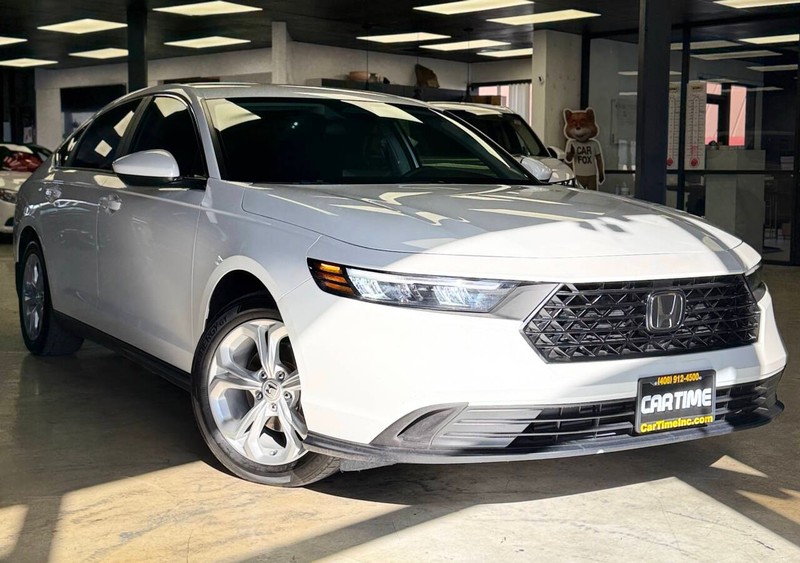 Honda Accord Sedan Vehicle Full-screen Gallery Image 03