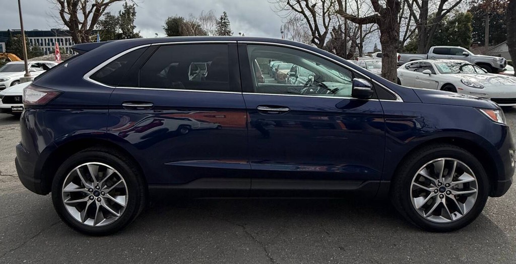 Ford Edge Vehicle Full-screen Gallery Image 03