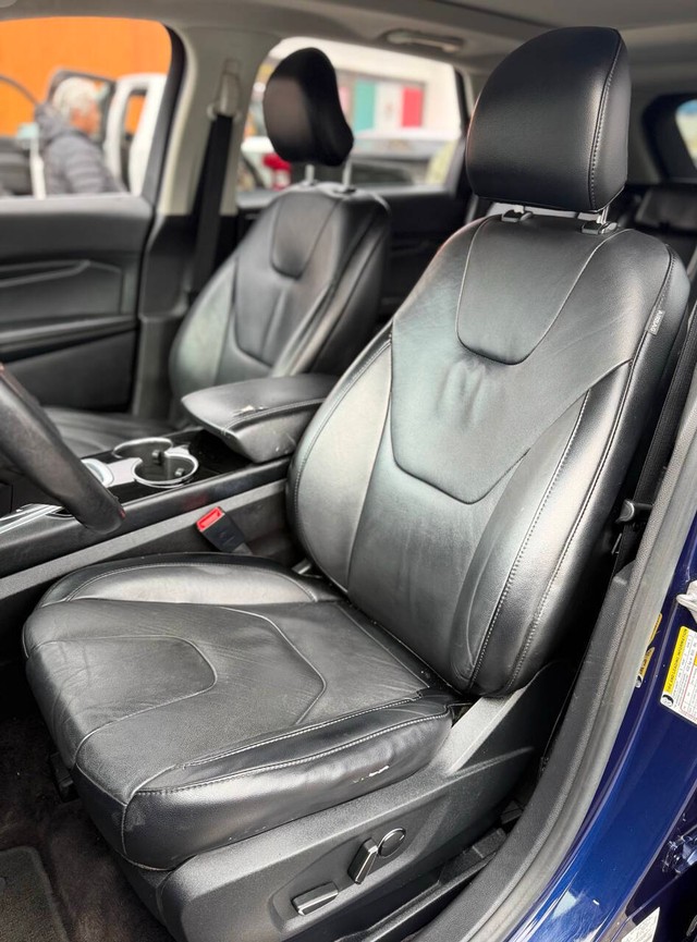 Ford Edge Vehicle Full-screen Gallery Image 11